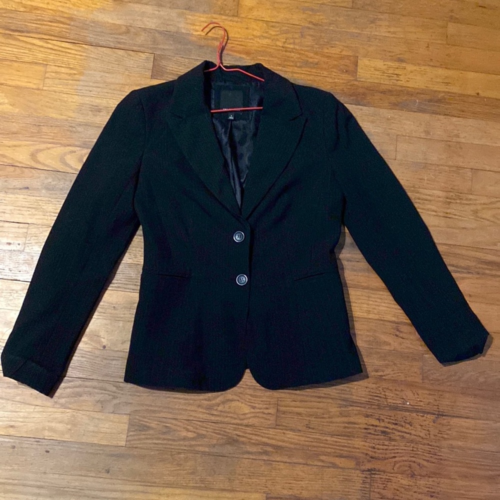 2/$12 ❤️❤️ The limited pinstripe blazer size six